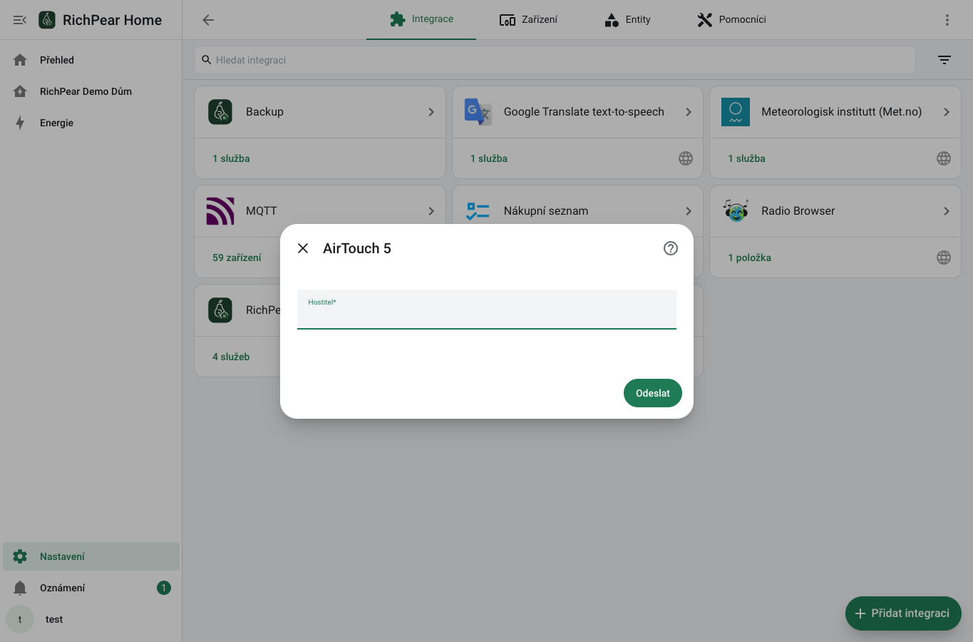 Formulář AirTouch 5 s polem Hostitel v českém RichPear Home