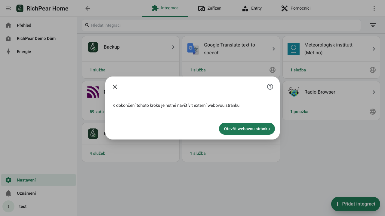 Krok Aladdin Connect vyžadující externí webové přihlášení v českém RichPear Home